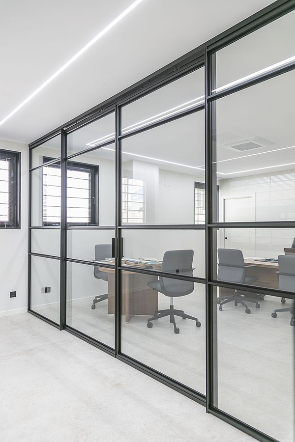 Fotografía corporativa de oficinas: Artenfinestres (Castellar del Vallès) (verticales)